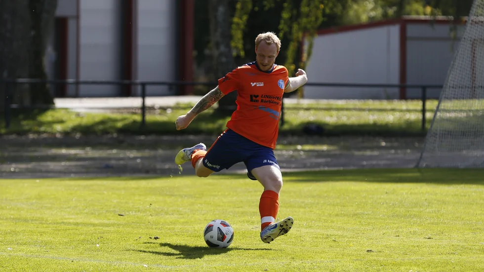Mittbacken Simon Walett är klar för VFF kommande säsong. 27-åringen ansluter från Gunnebo IF.