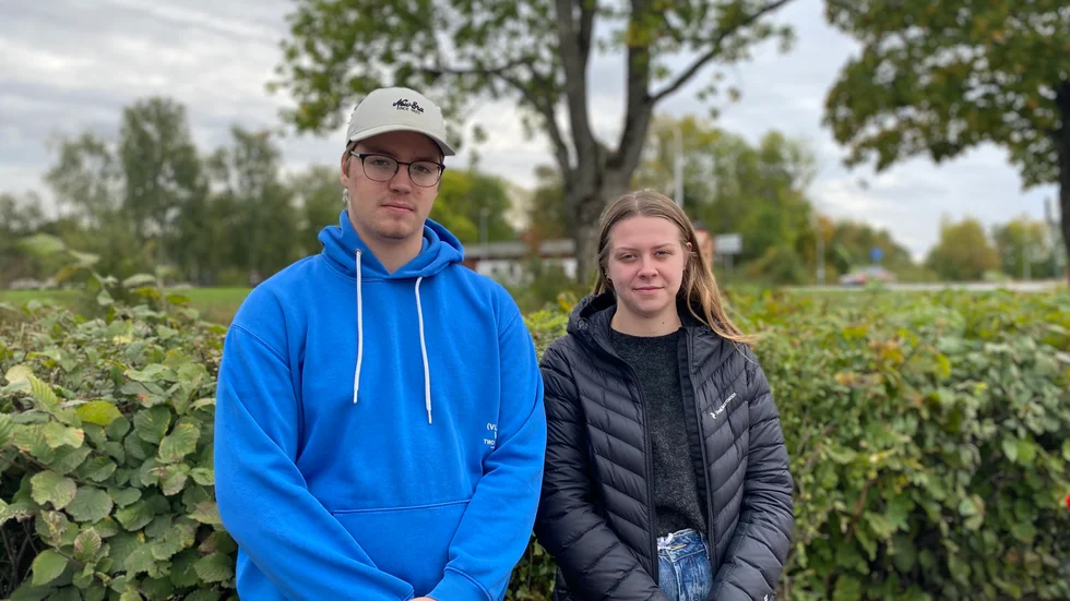 Theo Åhsblom och Alva Egemalm är missnöjda med Jällagymnasiets VVS- och fastighetsprogram och att man inte har de redskap som behövs. "Vi gör ingenting i princip", säger Theo Åhsblom.