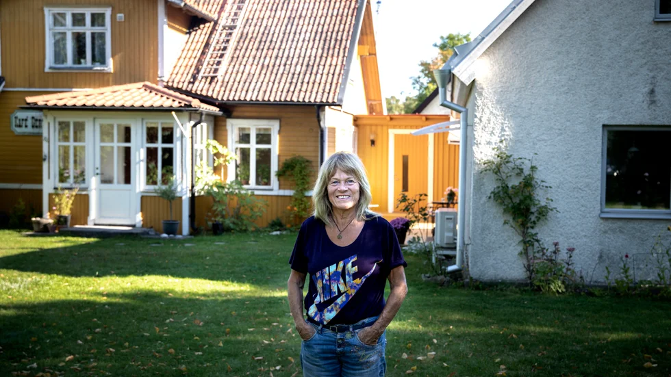 Efter många år på fastlandet återvände Monica Thorsell till Gotland. Efter att hon tittat på fastigheten på Tingstädevägen, som inrymmer gamla Kafé Gertrud, kunde hon inte motstå möjligheten att bli "gotlänning" igen. 