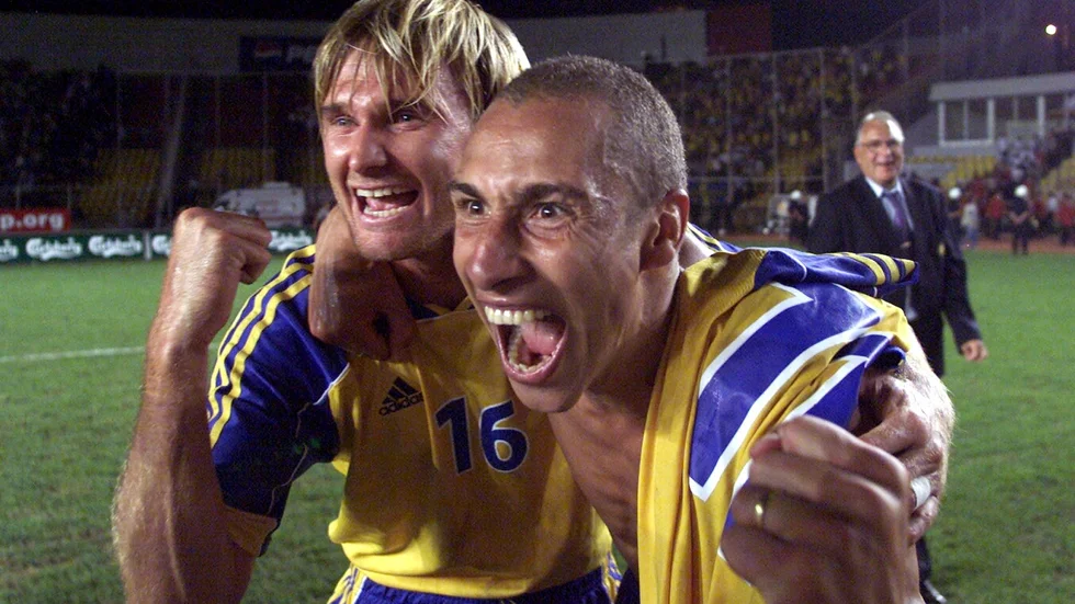 Andreas Andesson och Henrik Larsson jublar efter bragden i Istanbul 2001 som tog Sverige till VM året efter. Arkivbild.