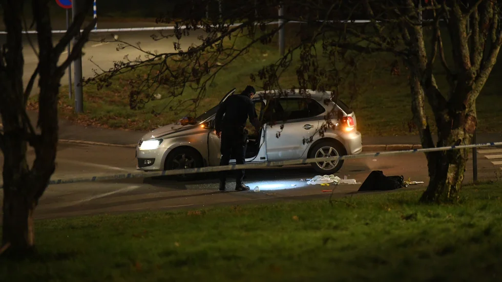 Två personer i en bil sköts i Kälvesta i nordvästra Stockholm i fredags. Arkivbild.