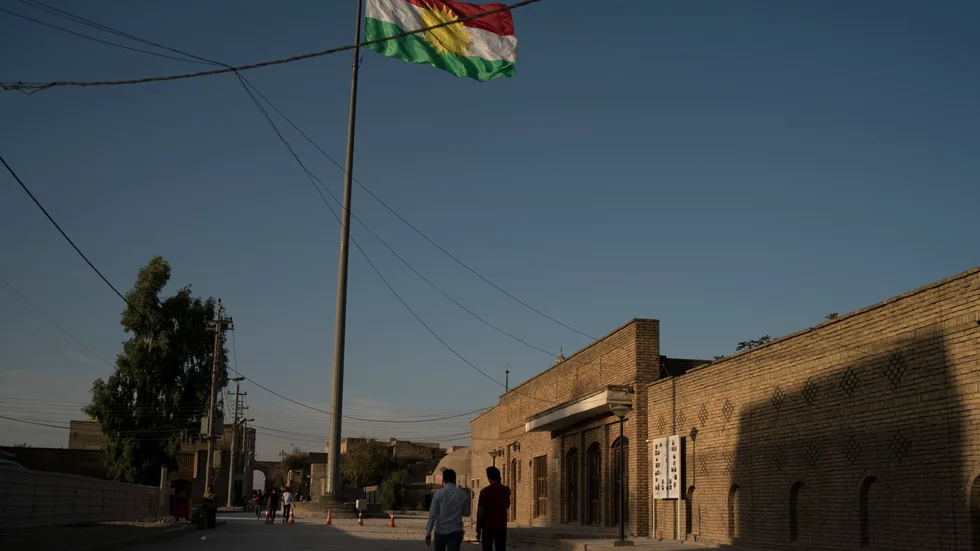 En kurdisk flagga i Arbil i irakiska Kurdistan. Arkivbild.