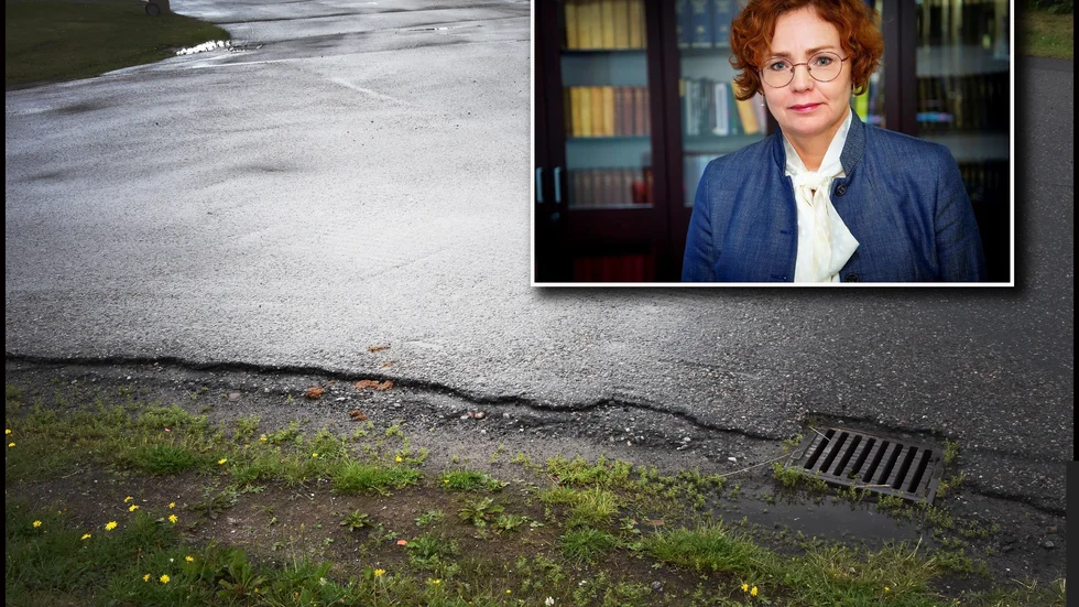 Här hände olyckan natten den 8 maj. Föraren kom körande från vänster i bild och när han svängde in på gatan kastades två flickor av flaket på A-traktorn.