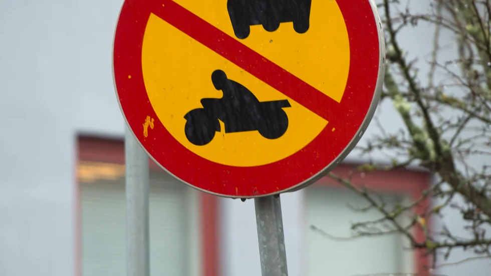 Sätt stopp för bilarna, tycker skribenten.