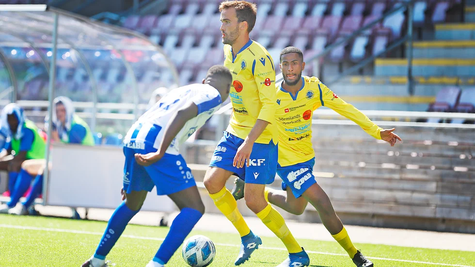 Gulklädda Värmbol hade en stor ledning men förlorade med två mål.