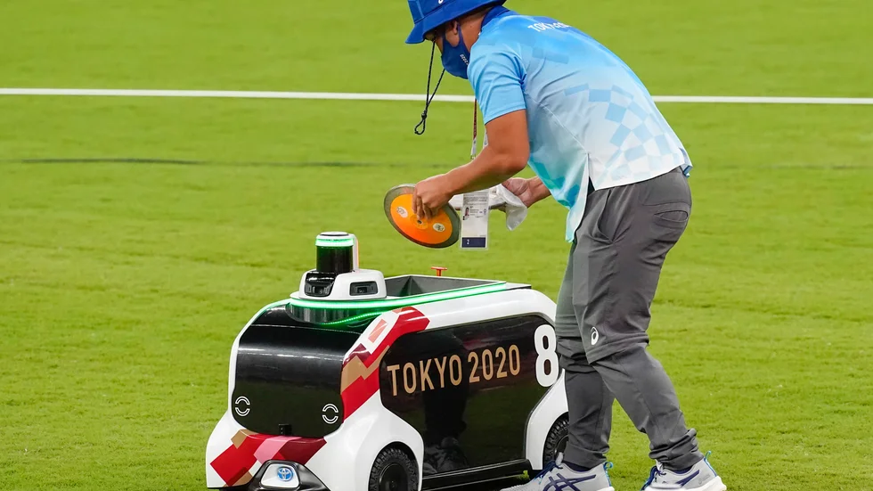 En så kallad field support-robot i aktion på Olympiastadion.