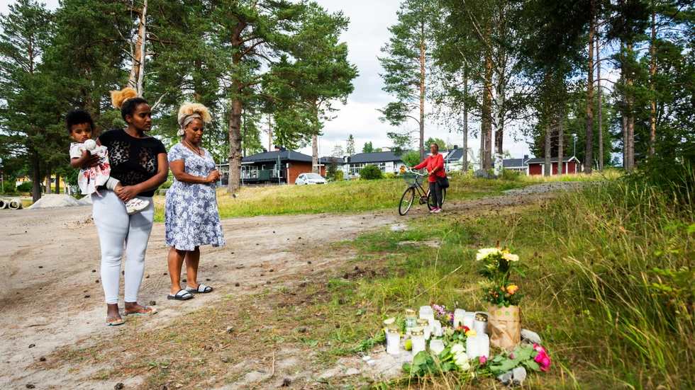 Meselech Haile och Solyana Soloman besökte mordplatsen och lämnade varsitt ljus. 