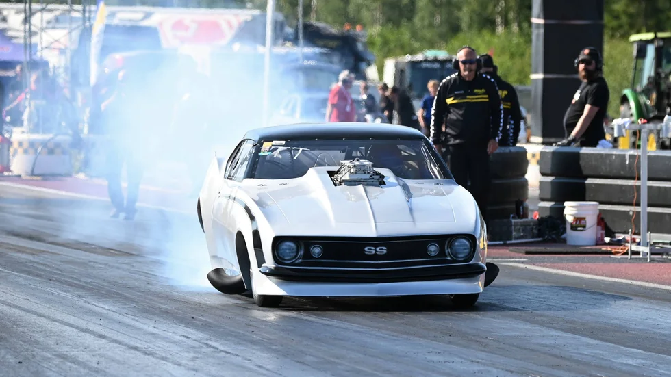 Joakim Backman testar sin Camaro, årsmodell 1968. Testracet i Summer Nats blev lyckat.