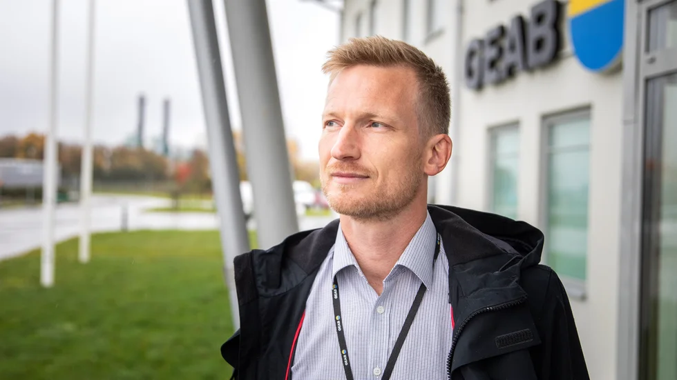 "Om det skulle ske att elen kopplas bort kommer vi att tillämpa något som kallas för roterande frånkoppling. Bland de abonnenter som inte anses samhällsviktiga gör vi då roterande frånkopplingar under kortare perioder", säger Kalle Blomberg, vd för Gotlands Elnät.