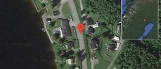 Fordon stillastående på väg 97 - helt stopp i ett körfält