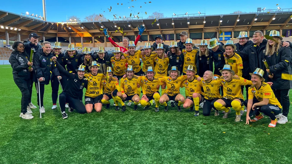 Gusk firar segern i division 1.