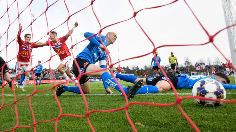 Villiam Dahlström har precis gjort det matchavgörande 2-1-målet mot Halmstad.