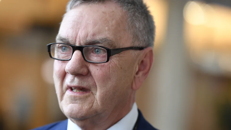 Roger Richthoff sitter kvar som ledamot i riksdagen.