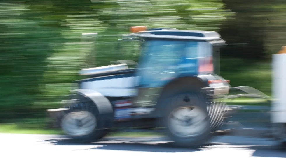 Mannen framförde en traktor på Stockholmsvägen alkoholpåverkad. Nu åtalas han för grovt rattfylleri. (Bilden har inte med händelsen att göra).