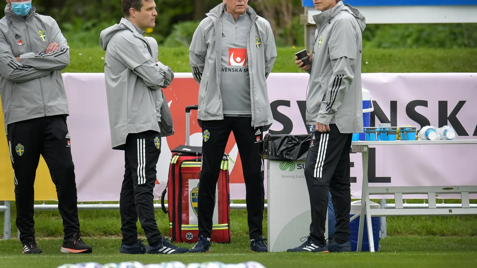 Läkarna Jonas Werner och Anders Valentin tillsammans med landslagschefen Stefan Pettersson.