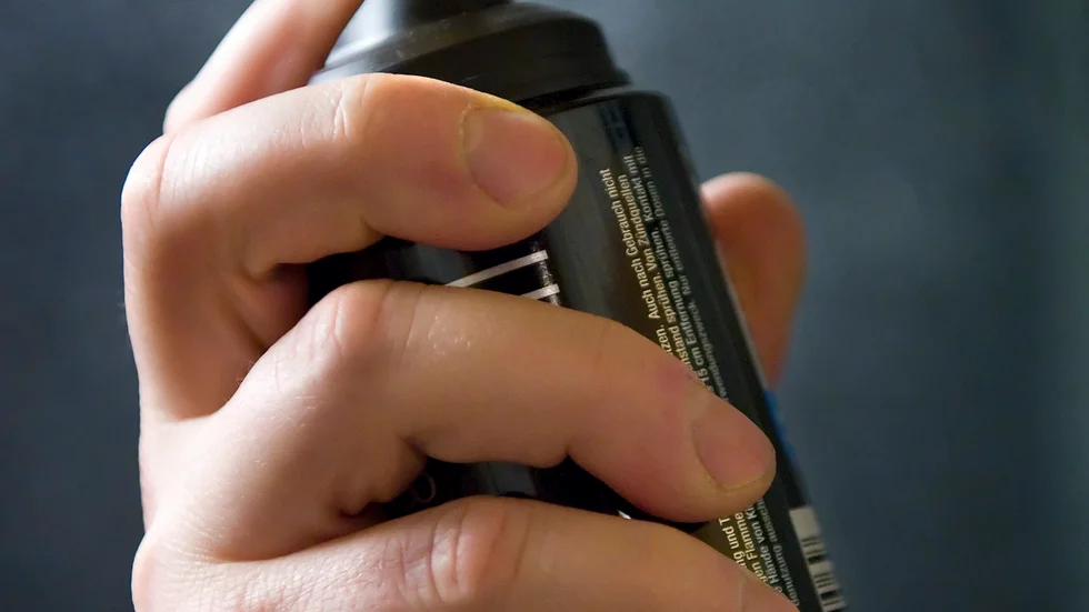 Polisen misstänker att hostattackerna var resultatet av att någon sprejat med en deodorant.