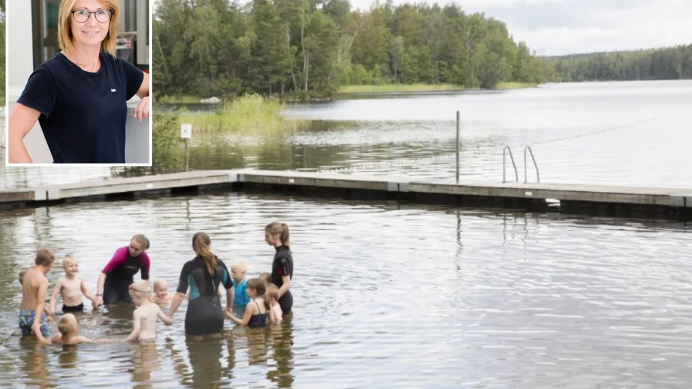 Badhuset i Vingåker planerar för märkningstagningen i sommar. Ann Gerdtman menar att det är en billig livförsäkring att testa sina simkunskaper. Arkivbilder.