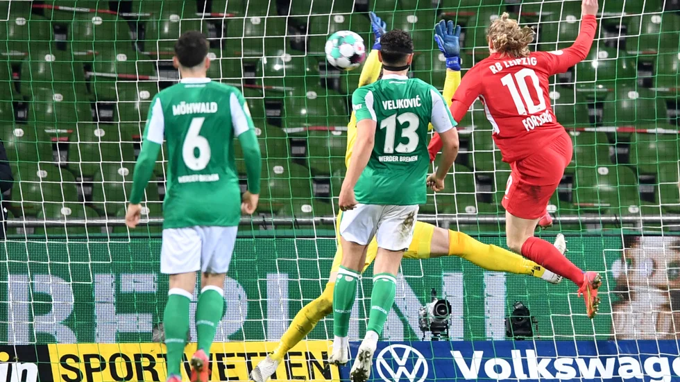 Emil Forsberg sätter det avgörande målet.