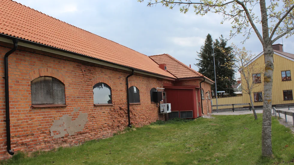 Det är i det här huset vid Stenhamra som restaurangen ska ligga, med uteservering mot parkeringen.