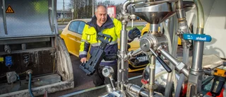 "Hembränningsmaskin" väcker frågor på macken – Peter Engborg: "Kommer fram folk varje dag"