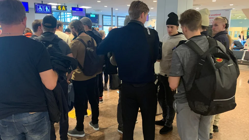 Luleå Hockeys trupp är med på planet.