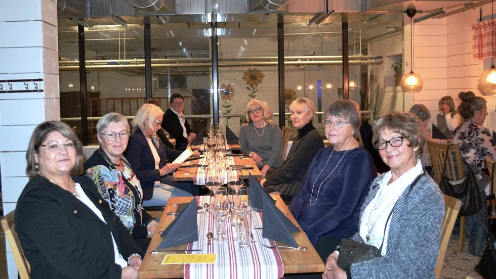 BPW hade möte med middag på Bälinge Bondgård.