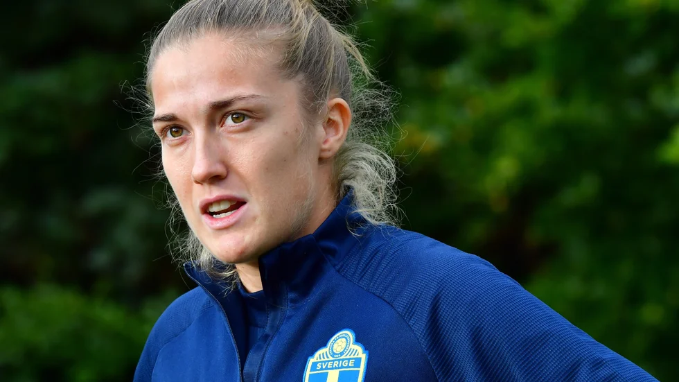 Filippa Angeldahl är den enda gemensamma nämnaren i den svenska mot Skottland jämfört med torsdagens startuppställning i VM-kvalet mot Irland.