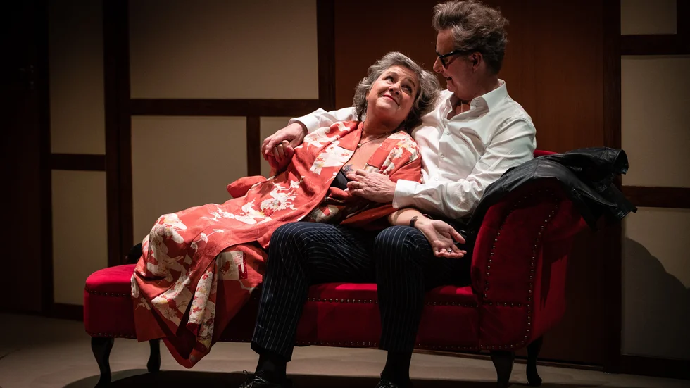 Marie-Thérèse Sarrazin som Ester och Roger Storm som Lorenzo i "Den tatuerade änkan".