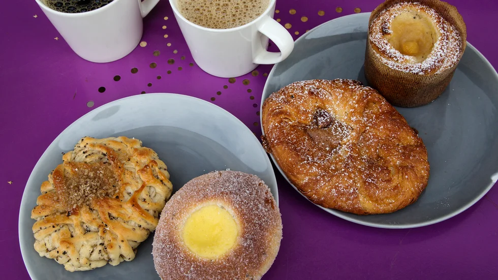 Vid sidan av folkbildning serveras det stora mängder kaffe och bullar i föreningslokaler runt om i Sverige en vanlig vardagkväll, konstaterar kulturnämndens ordförande Daniel Sjögren (S).