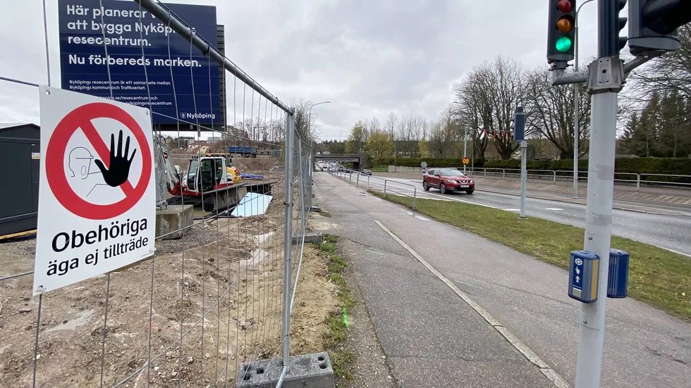 Avstängd cykelbana på båda sidor av Brunnsgatan framöver. Men inte samtidigt.