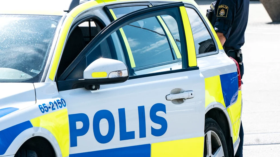 Polisen frihetsberövade två personer i centrala Eskilstuna under måndagseftermiddagen.