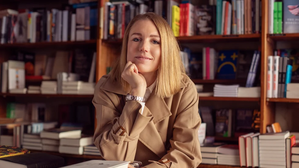 Nina Wikner, tidigare Åkestam, startar litteraturpodden "Något slags känsla". Pressbild.