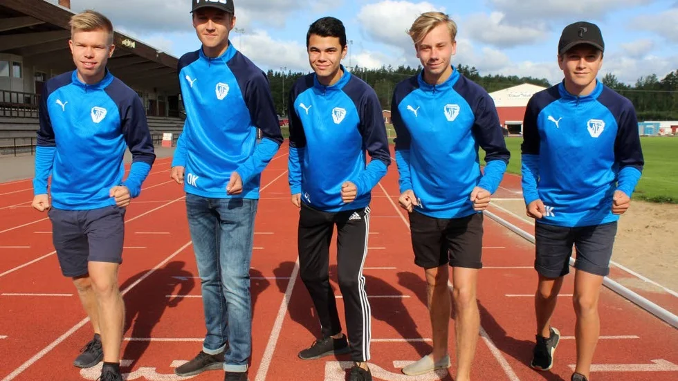 


Hugo Gunnarsson, Oscar Klingstedt, Olof Ekman, Philip Andersson och Emil Klingstedt i Torstorps P 17-lag, var första laget som anmälde sig till nya ungdomsklassen i Kraftloppet.




