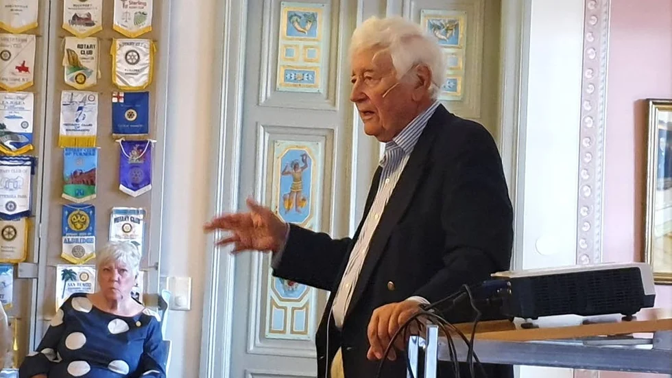 


Den forne toppdiplomaten Rolf Ekéus besökte på fredagen Söderköpings rotarymöte på Brunnen.



