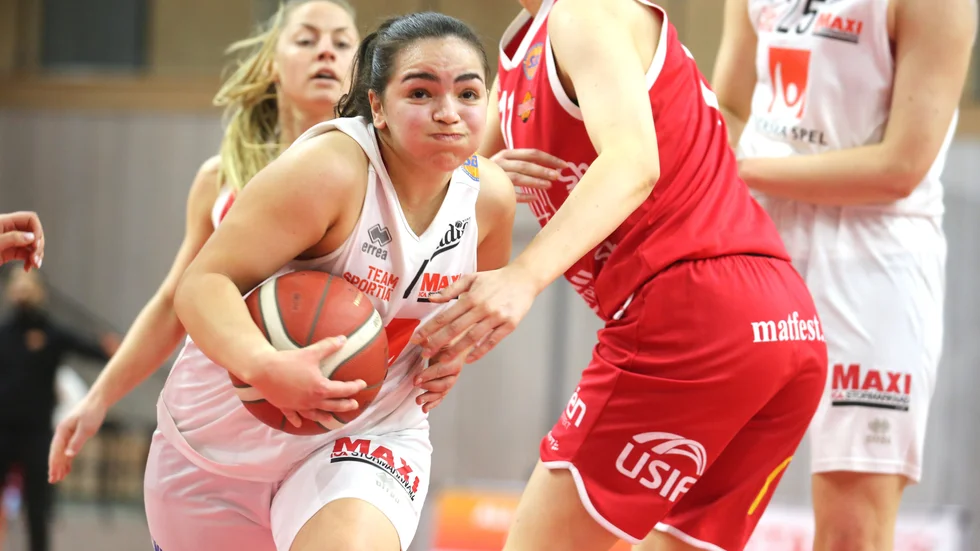 Helin Agnig är den första spelaren att göra klart med Visby Ladies över kommande säsong."Helin var den största positiva överraskningen förra säsongen", säger coach Xavi Hernández.