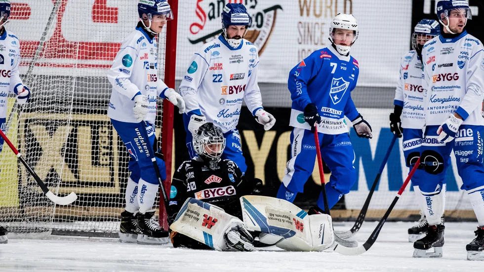Jussi Aaltonen på en bild från när IFK Motala gästade Vänersborg i januari. I kväll vaktar Aaltonen återigen IFK:s mål när de båda lagen möts i åttondelsfinalen.