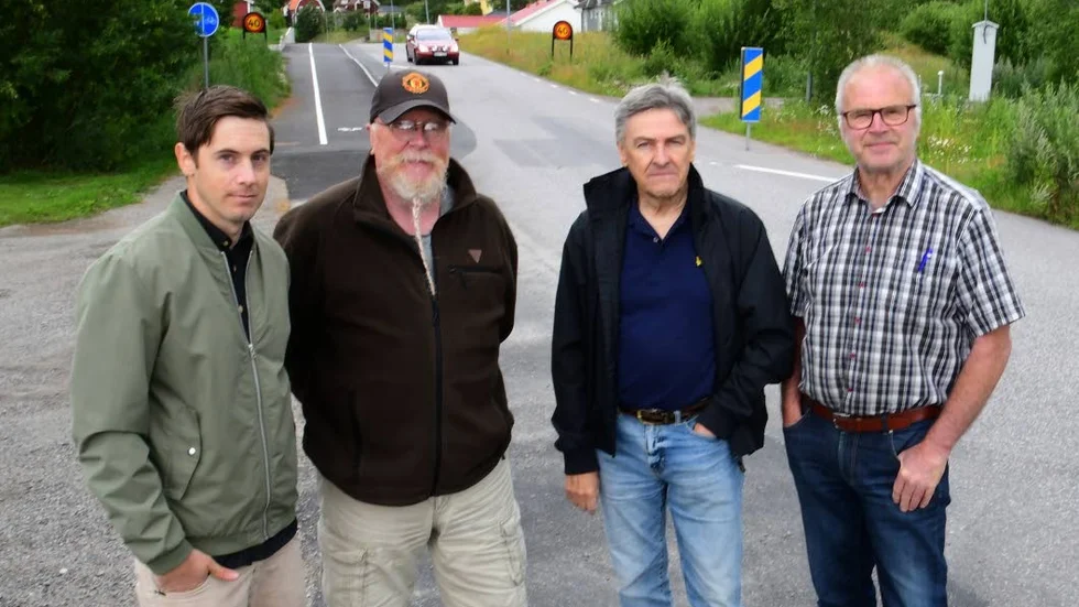 


Arga kritiker mot trafiksituationen i Butbro. Filip Gyllensten, Janne Karlsson, Björn Andersson och Ulf Lundmark.



