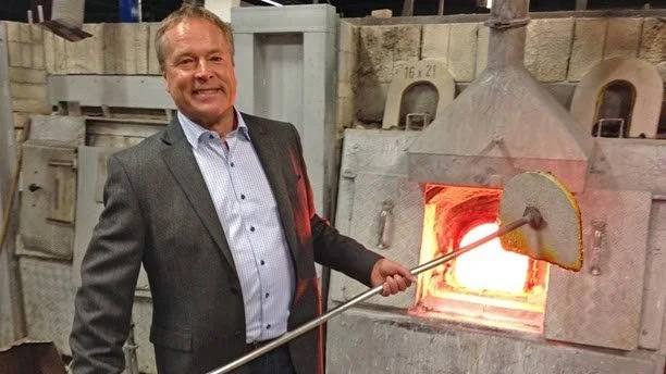 


Ulf Rosén vid en el-glashytta.



