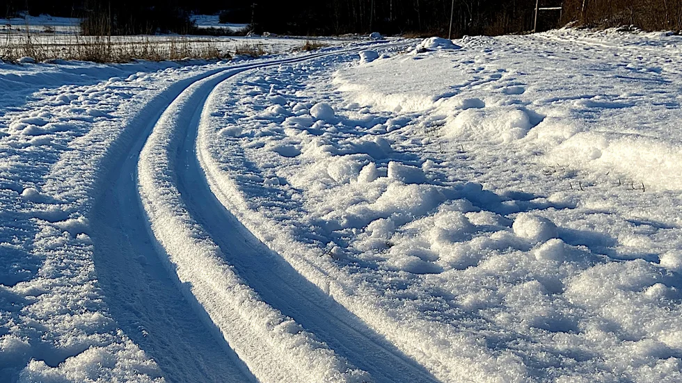 Det är inte tillåtet att promenera i preparerade skidspår i Arjeplogs kommun. Under måndagen beslutade KF att anta de reviderade ordningsföreskrifterna. (Arkivbild)