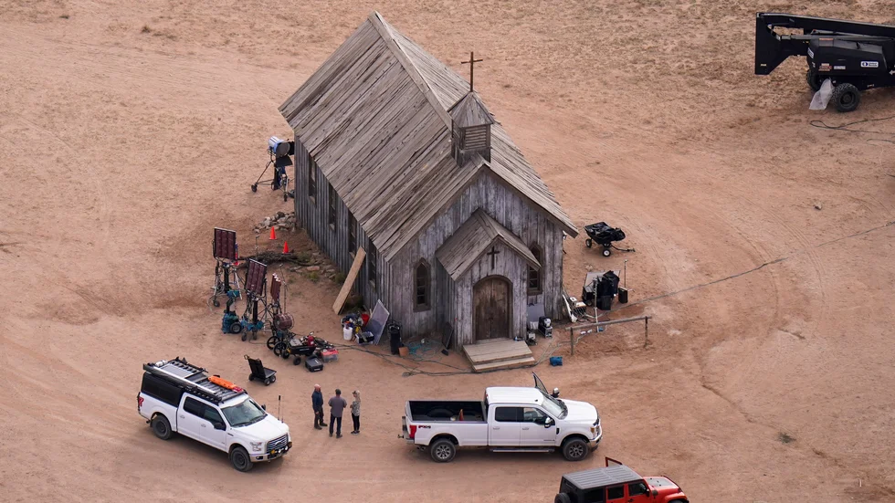 Inspelningenplatsen för "Rust" på Bonanza Creek Ranch i Santa Fe. En ny FBI-rapport hävdar att Alec Baldwin måste ha kramat avtryckaren på vapnet som dödade filmfotografen Halyna Hutchins. Arkivbild.
