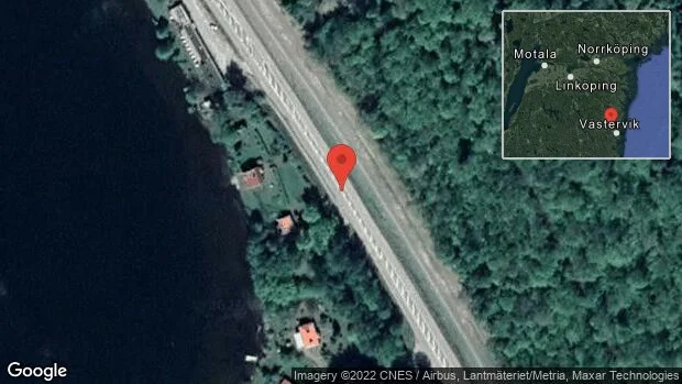 En personbil i singelolycka
