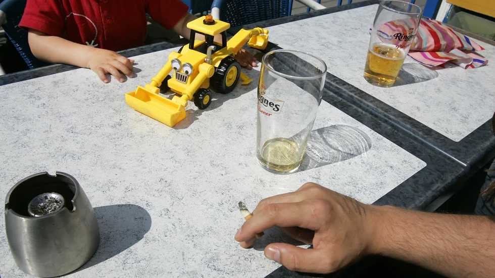 Barn kan fara illa av vuxnas alkoholmissbruk.