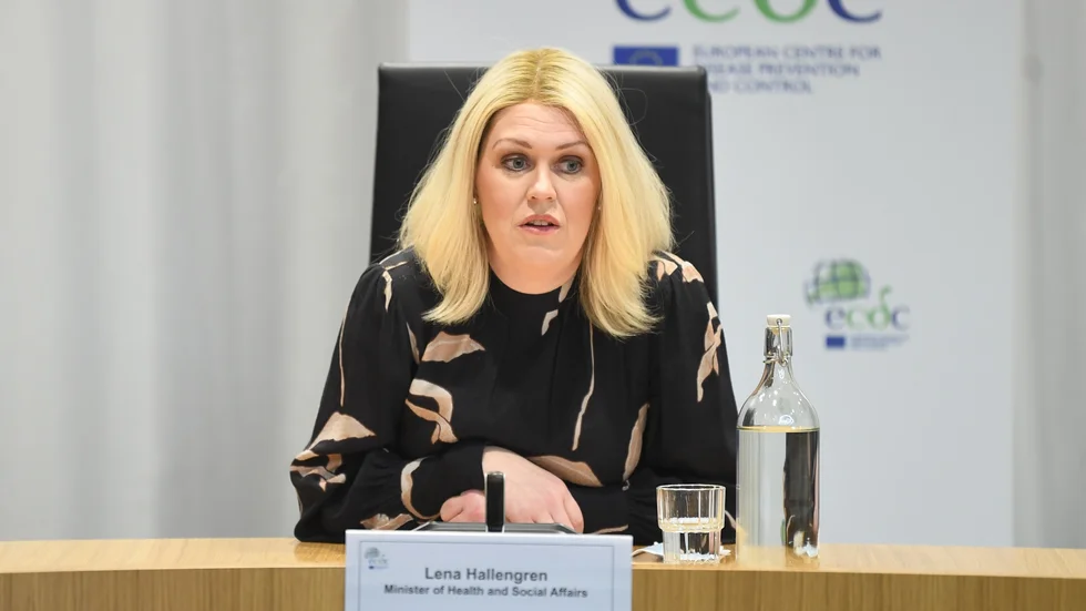 Socialminister Lena Hallengren (S) ser ut att få nej av riksdagen till att förlänga pandemilagen med fyra månader. Riksdagen vill gå med på halva den tiden, två månader. Arkivbild.