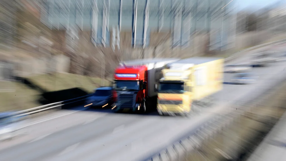 Mer än åtta av tio transporter sker på väg. Det behövs en rejäl upprustning av och satsning på vägnätet, skriver Åsa Ågren Wikström, vice ordförande i Regionala utvecklingsnämnden.