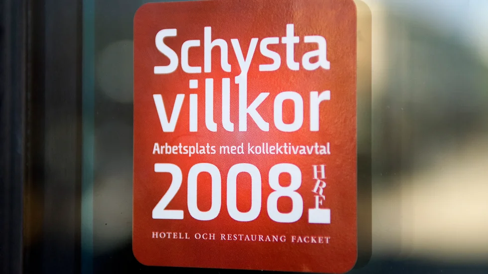 Kolla efter den här dekalen, men mer aktuellt årtal, innan du beställer fika eller mat.