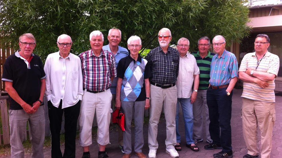 SAMLADE. Från vänster: Martin Johansson, Kurt Hall, Kurt Nilsson, Sten Strömberg, Rune Lundberg, Valter Bergqvist,Bengt Viklund, Astor Wikström, Karl-Erik Johansson och Sture Lundqvist. Foto: Privat