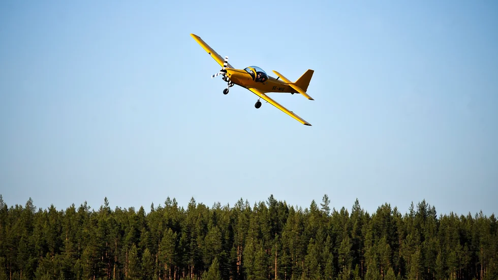 Vi glider förbi direkt efter starten.