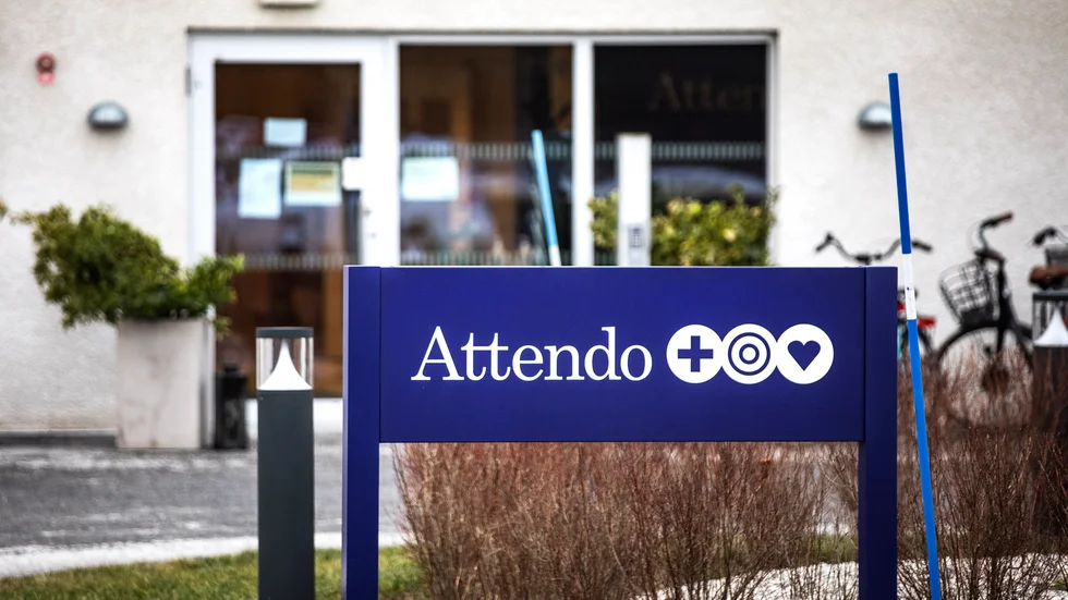 Familjen i LVU-fallet lämnade Attendos lägenhet den 3 september, efter 13 dagar. Kommunen fick betala 365 500 kronor för 24 dagars placering. "Då inget avtal upprättats och företaget planerat personal under längre tid blev uppgörelsen för båda parter det", säger socialchefen Robert Cortinovis.