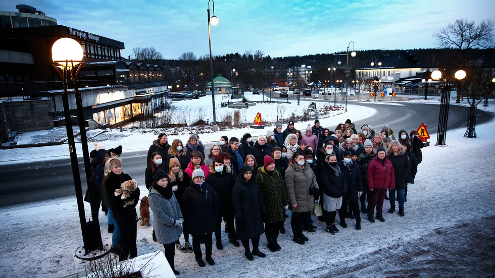 Ett stort antal anställda inom vård- och omsorg samlades på onsdagskvällen vid kommunhuset för att uttrycka sitt missnöje med sin arbetsgivares, Finspångs kommun, förslag på semesterschema. 