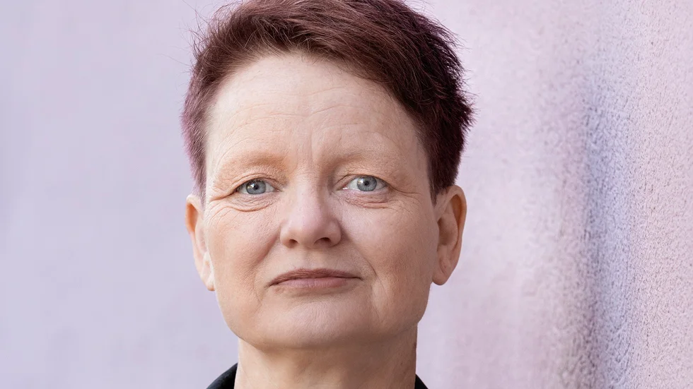 Malin Lindroth har gett ut ett flertal diktsamlingar och prosaverk. Hon fick sitt stora genombrott 2018 med essäboken "Nuckan". Senast gav hon 2020 ut romanen "Rolf".